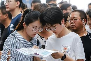 遥想当年卡曼横卧替补席！北京4人被夺权 替补席也非常空旷